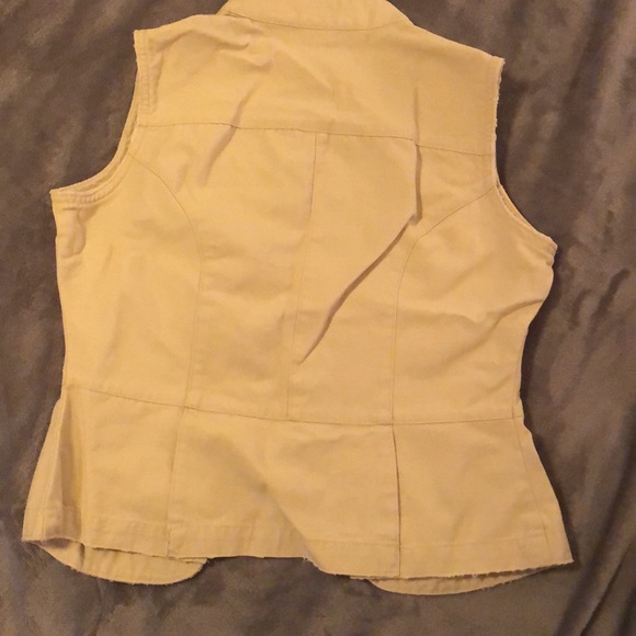 Juniors Seashell Cream Vest - Picture 2 of 3